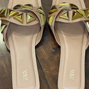 Zara Flat Sandals with Gold Detail - NWOT - Never Been Worn (Size 37)